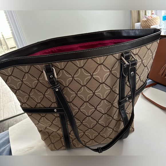 Nine West tote bag. Excellent condition. - Picture 3 of 3